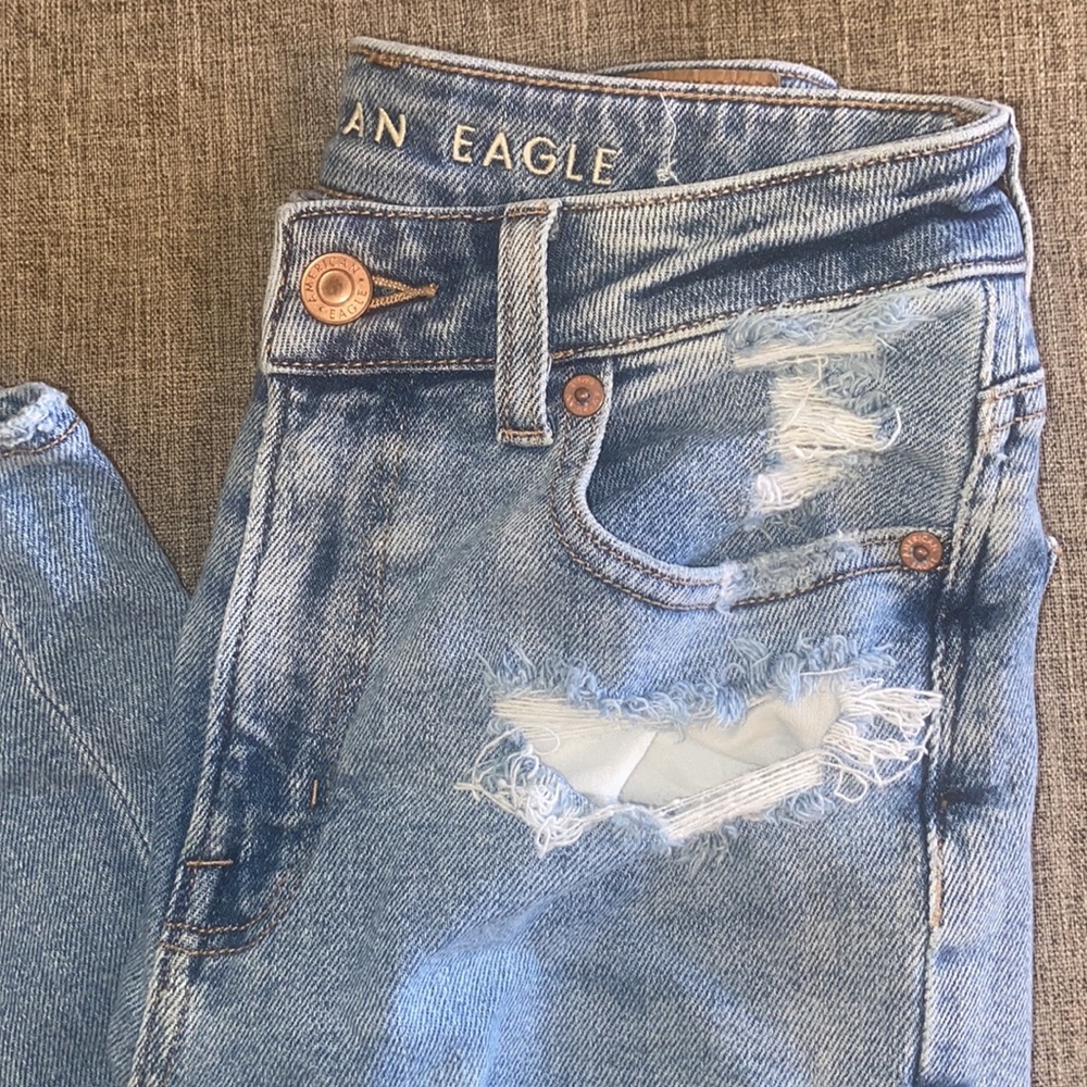 AE Ripped Relaxed Mom Jean - Picture 2 of 15